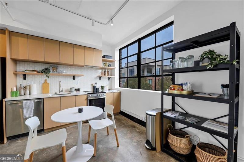 1805 HARVARD AVE 207