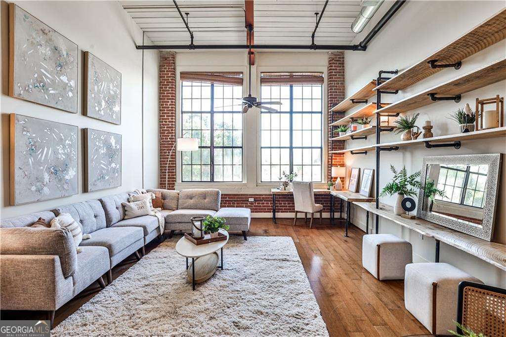 1261 Caroline ST NE 206