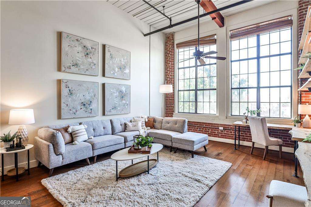 1261 Caroline ST NE 206