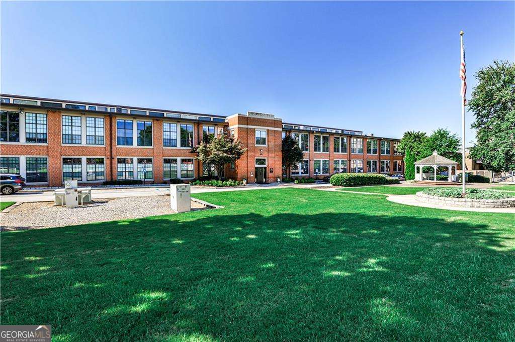 1261 Caroline ST NE 206