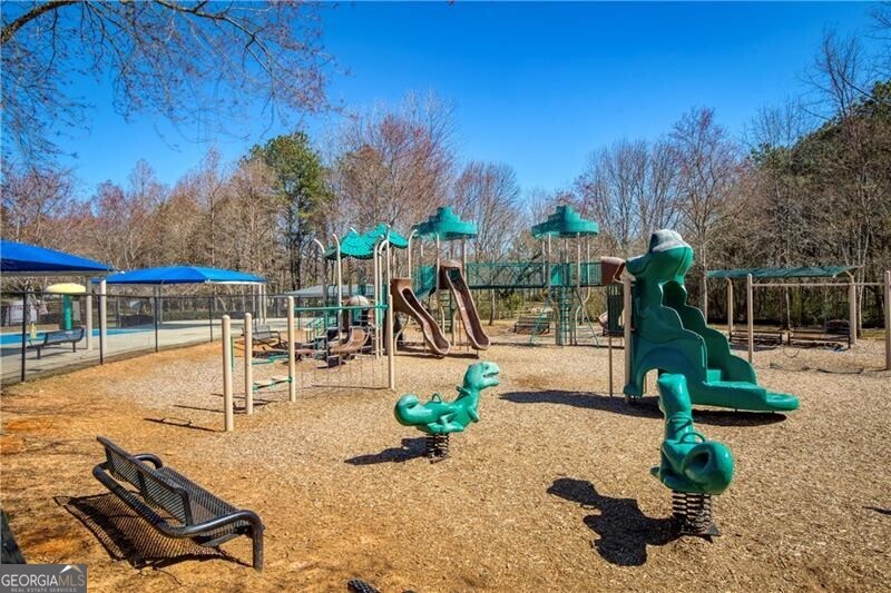 Roswell, Georgia 30075, United States, 4 Bedrooms Bedrooms, ,4 BathroomsBathrooms,Residential,Pending,79685