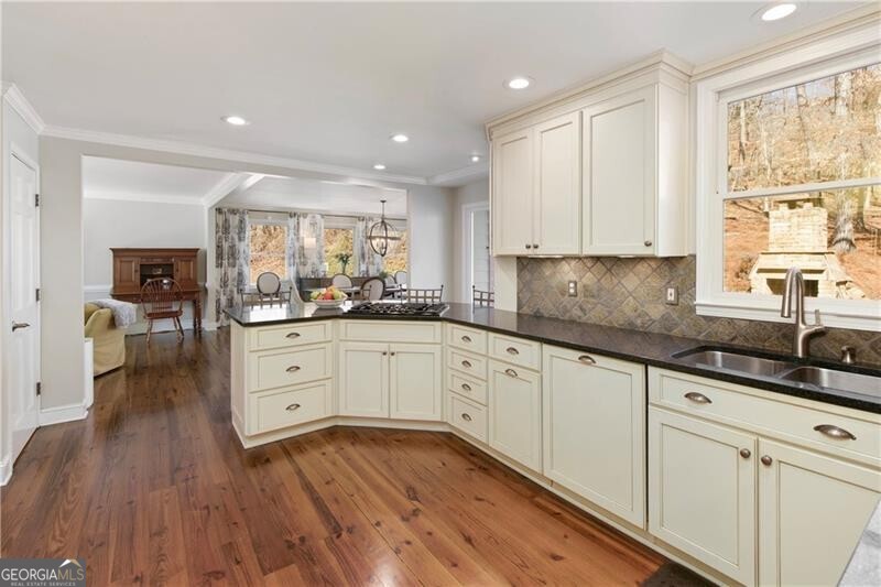 Roswell, Georgia 30075, United States, 4 Bedrooms Bedrooms, ,4 BathroomsBathrooms,Residential,Pending,79685