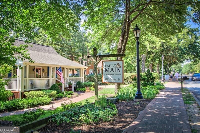 Roswell, Georgia 30075, United States, 4 Bedrooms Bedrooms, ,4 BathroomsBathrooms,Residential,Pending,79685