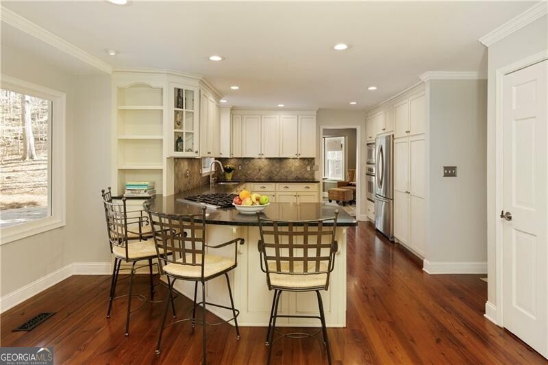 Roswell, Georgia 30075, United States, 4 Bedrooms Bedrooms, ,4 BathroomsBathrooms,Residential,Pending,79685