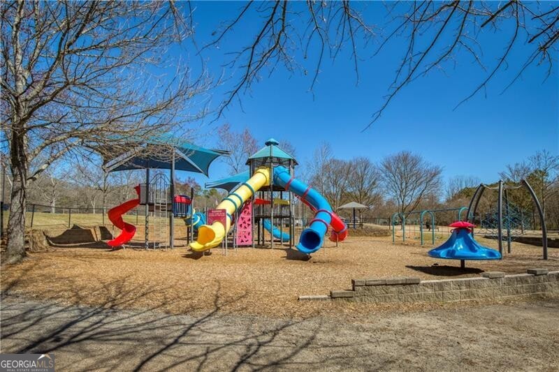 Roswell, Georgia 30075, United States, 4 Bedrooms Bedrooms, ,4 BathroomsBathrooms,Residential,Pending,79685