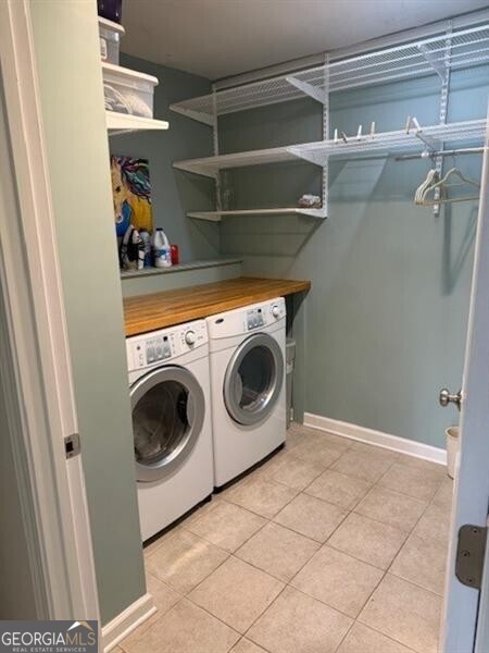 Roswell, Georgia 30075, United States, 4 Bedrooms Bedrooms, ,4 BathroomsBathrooms,Residential,Pending,79685