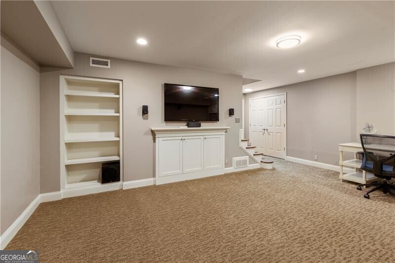 Roswell, Georgia 30075, United States, 4 Bedrooms Bedrooms, ,4 BathroomsBathrooms,Residential,Pending,79685