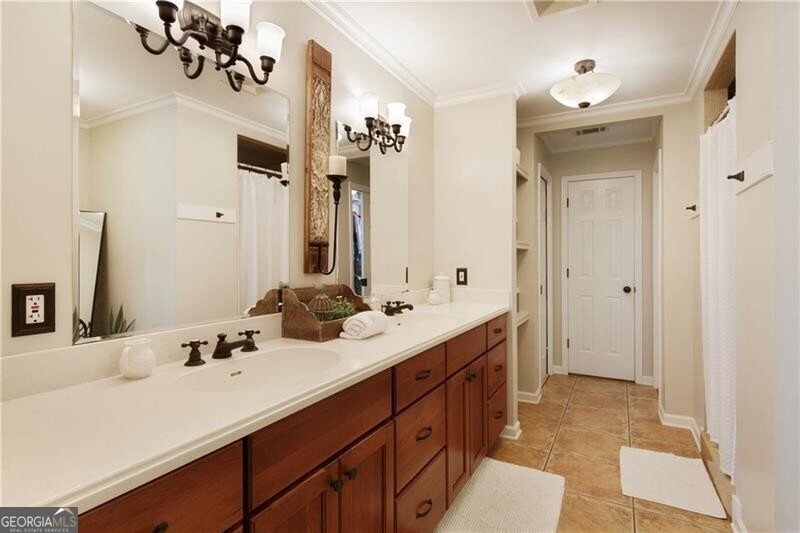 Roswell, Georgia 30075, United States, 4 Bedrooms Bedrooms, ,4 BathroomsBathrooms,Residential,Pending,79685