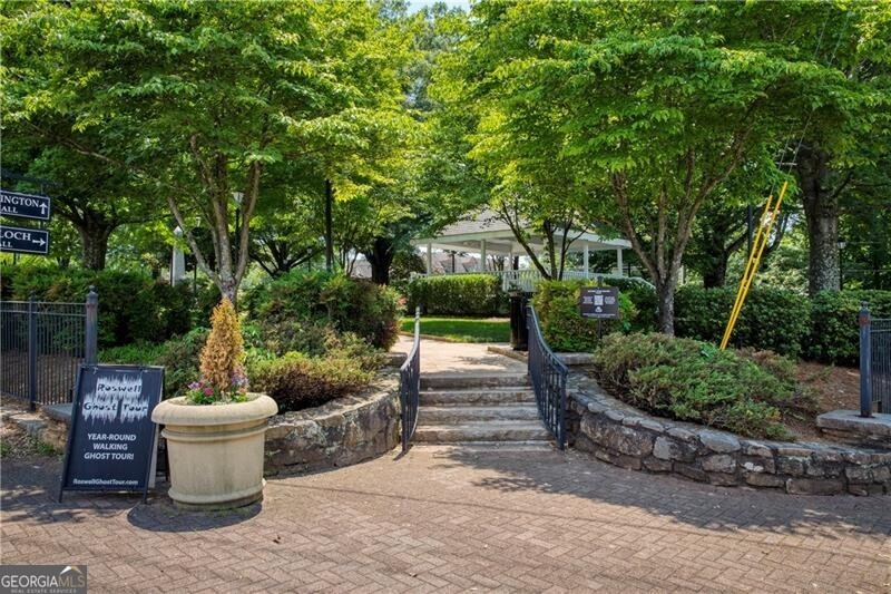 Roswell, Georgia 30075, United States, 4 Bedrooms Bedrooms, ,4 BathroomsBathrooms,Residential,Pending,79685