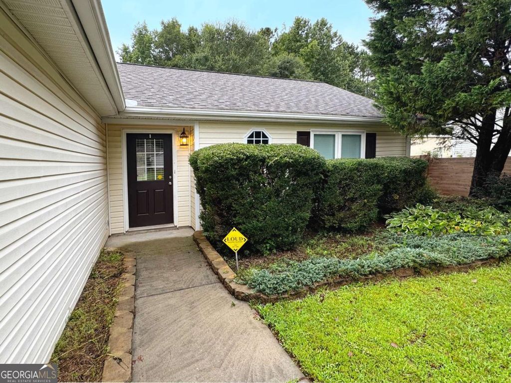 Photo of 73 Canterbury Drive, Grantville, GA 30220 (MLS # 10636039)