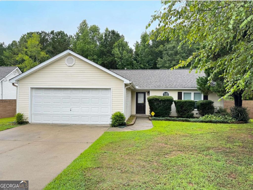 Photo of 73 Canterbury Drive, Grantville, GA 30220 (MLS # 10636039)
