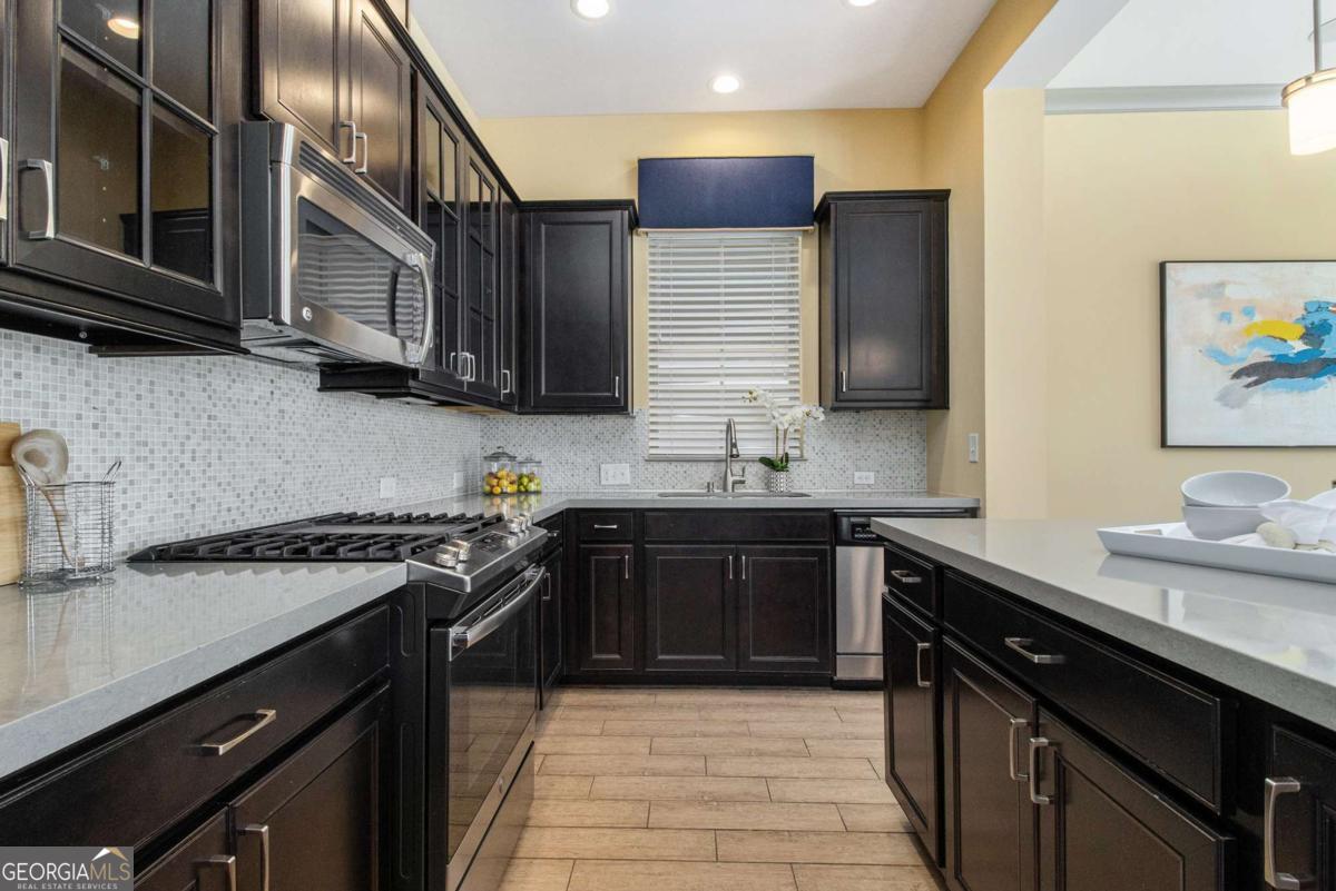 228 DELLWOOD DR SE