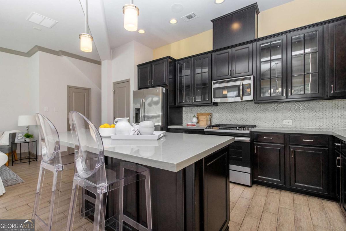 228 DELLWOOD DR SE