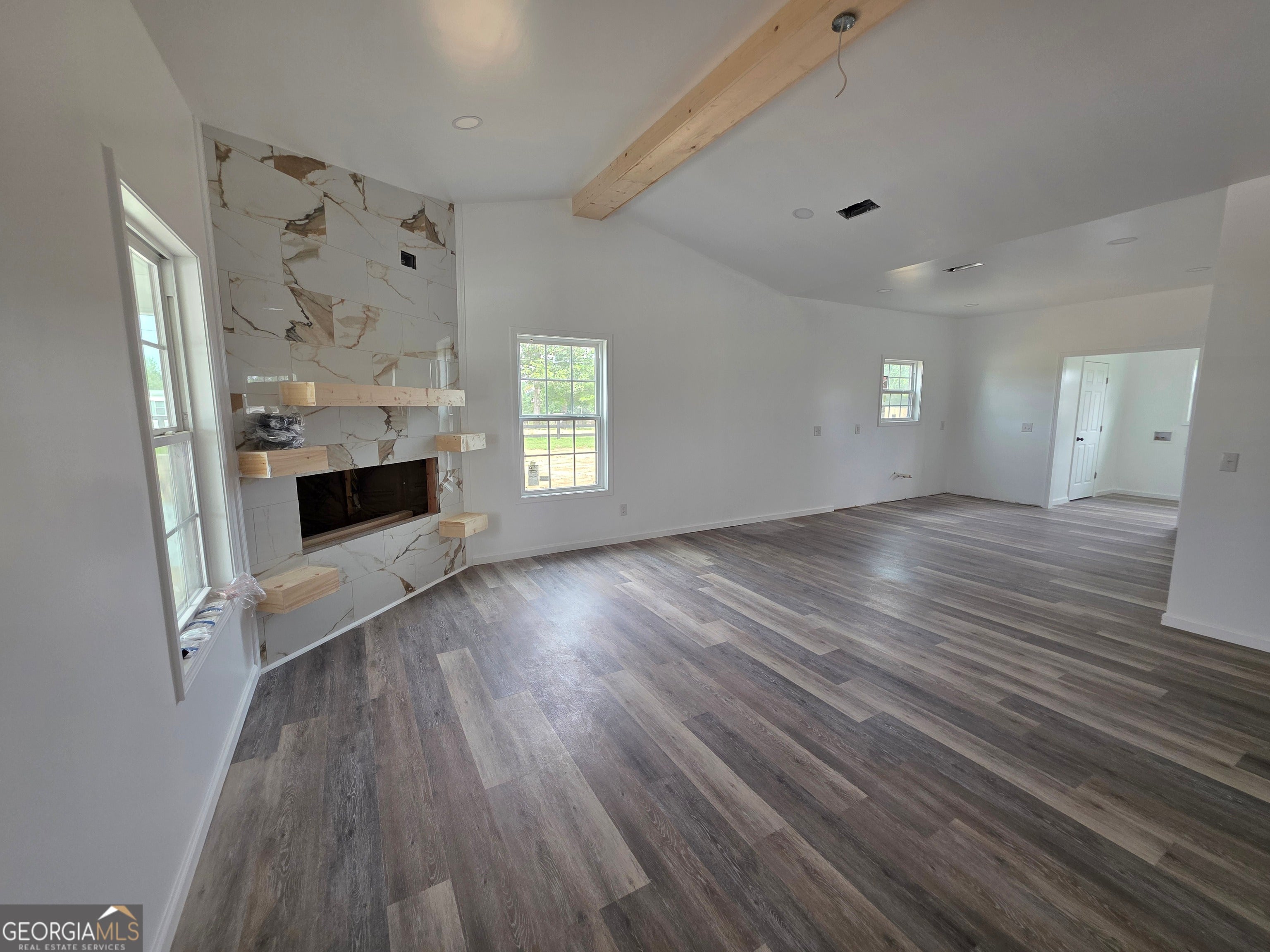 27 Elmwood LN