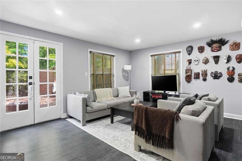 425 Jefferson CIR NE