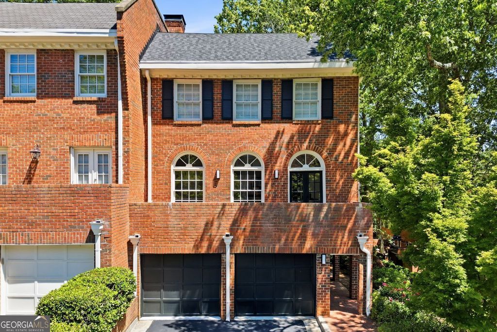 Photo of 425 Jefferson Circle NE, Sandy Springs, GA 30328 (MLS # 10767567)