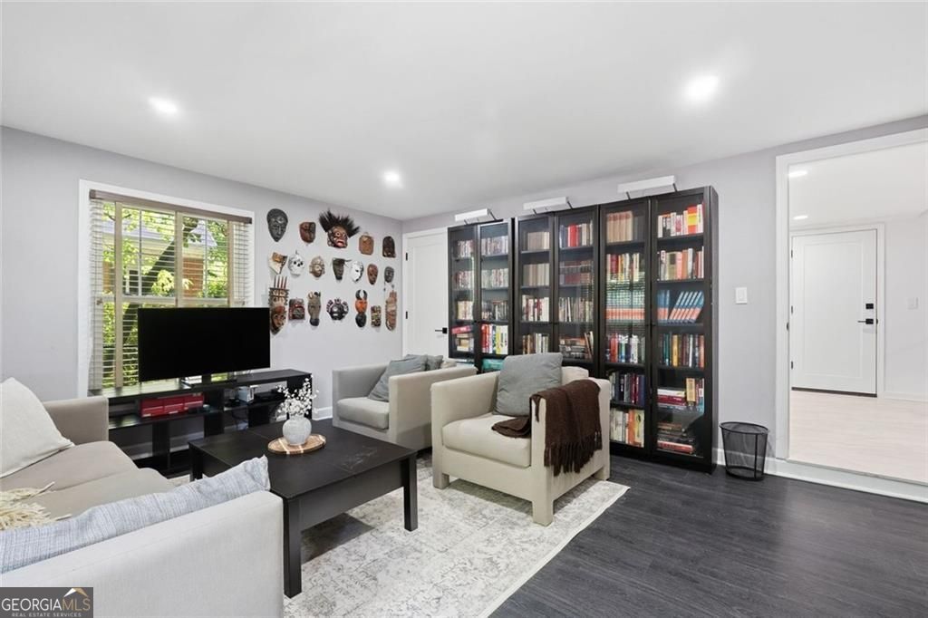 425 Jefferson CIR NE