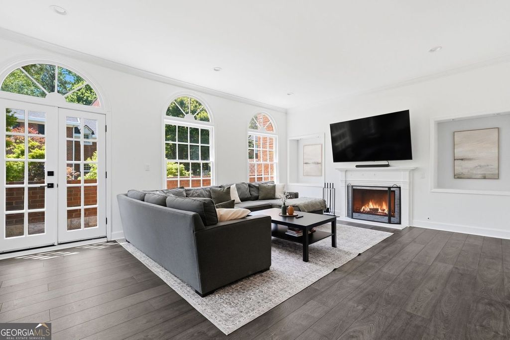 Photo of 425 Jefferson Circle NE, Sandy Springs, GA 30328 (MLS # 10767567)