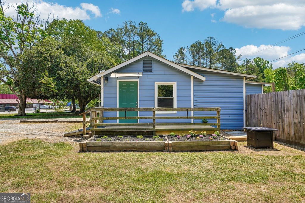 Photo of 1042 Main Street, Whitesburg, GA 30185 (MLS # 10741685)