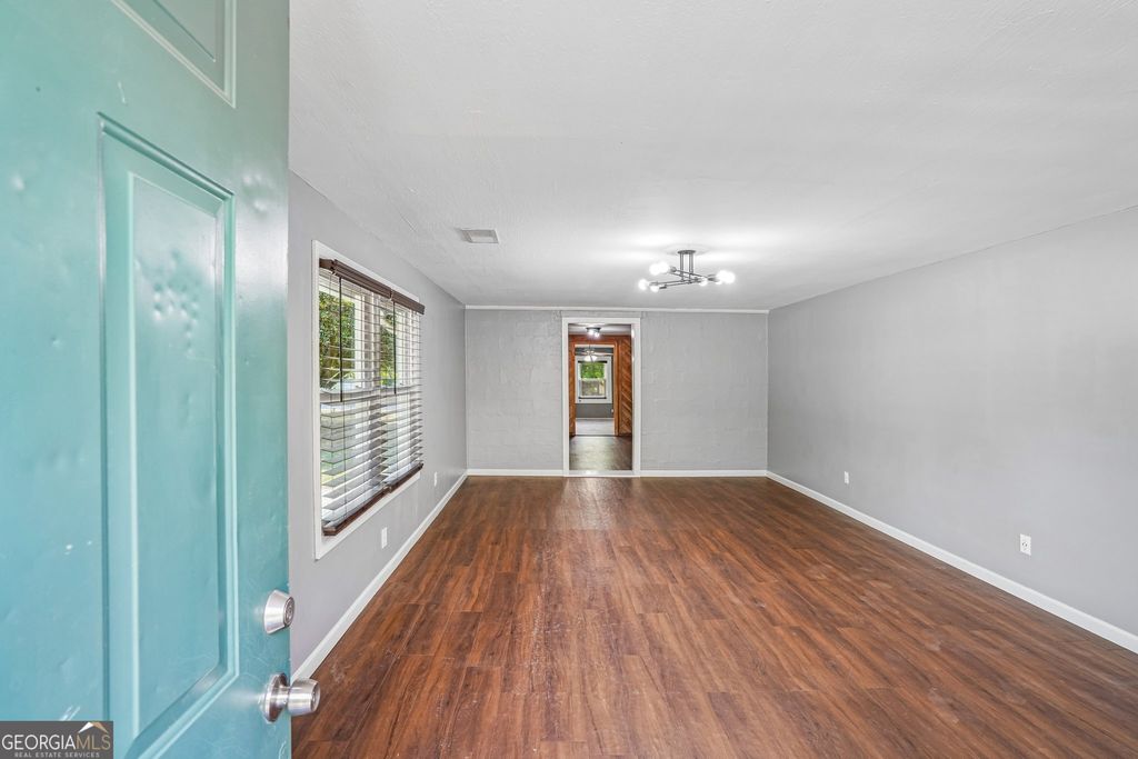 Photo of 1042 Main Street, Whitesburg, GA 30185 (MLS # 10741685)