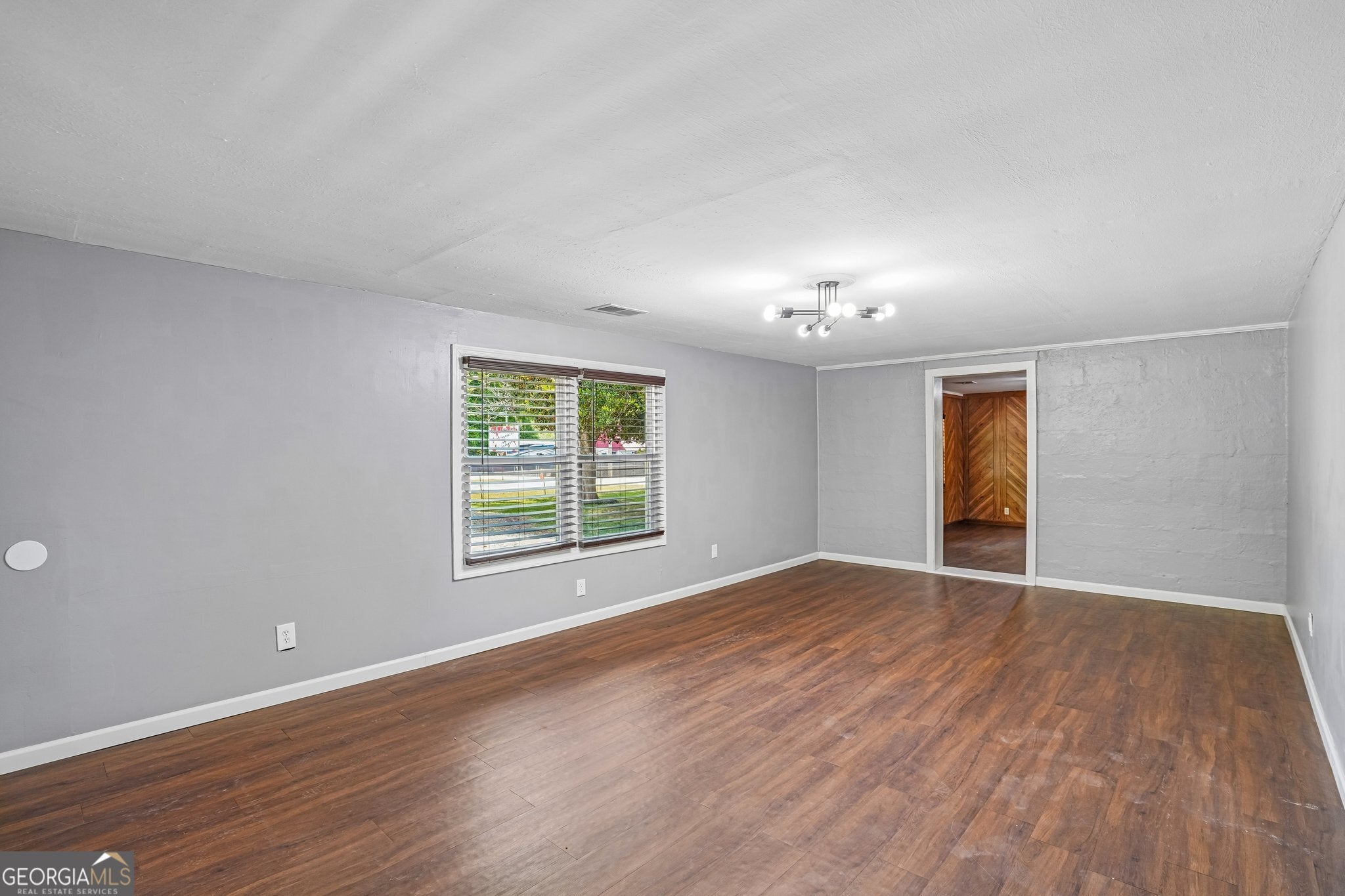1042 Main ST
