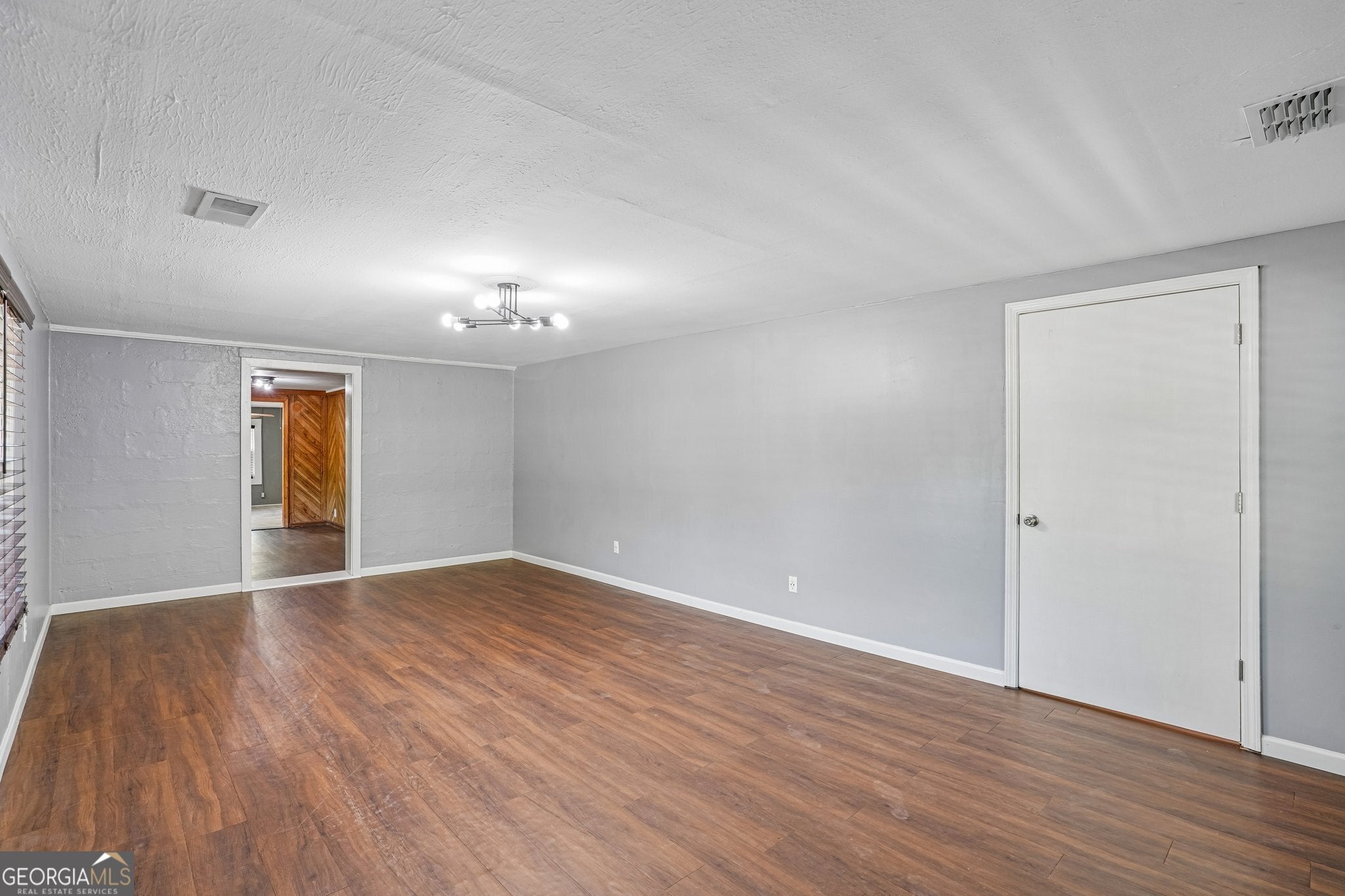 1042 Main ST