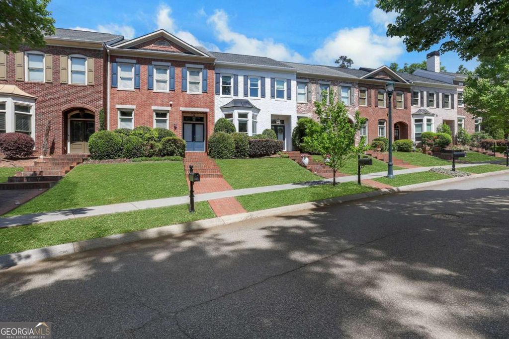 Photo of 1542 Ridenour Parkway NW, Kennesaw, GA 30152 (MLS # 10742872)