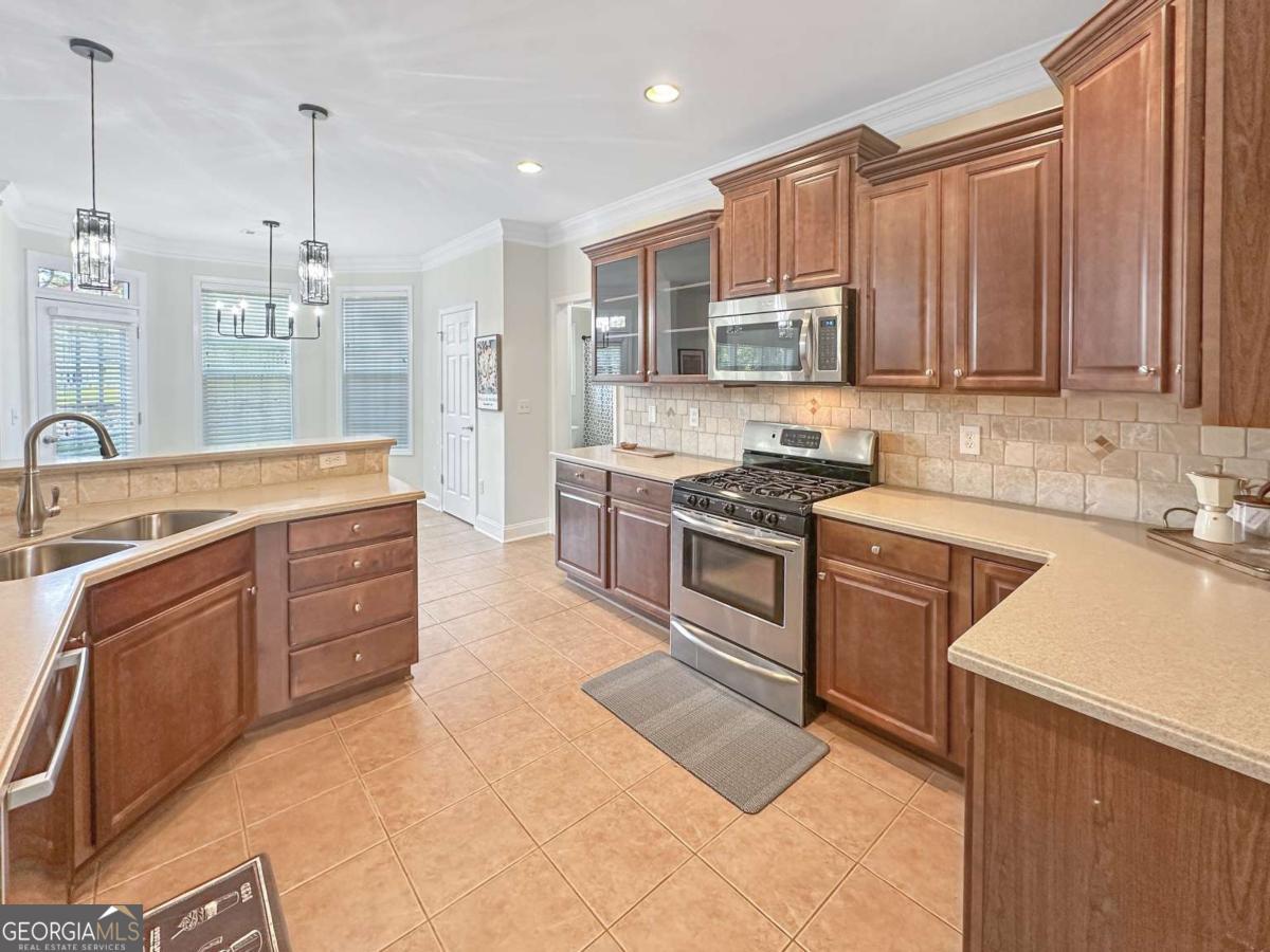 1525 Lake Dow RD