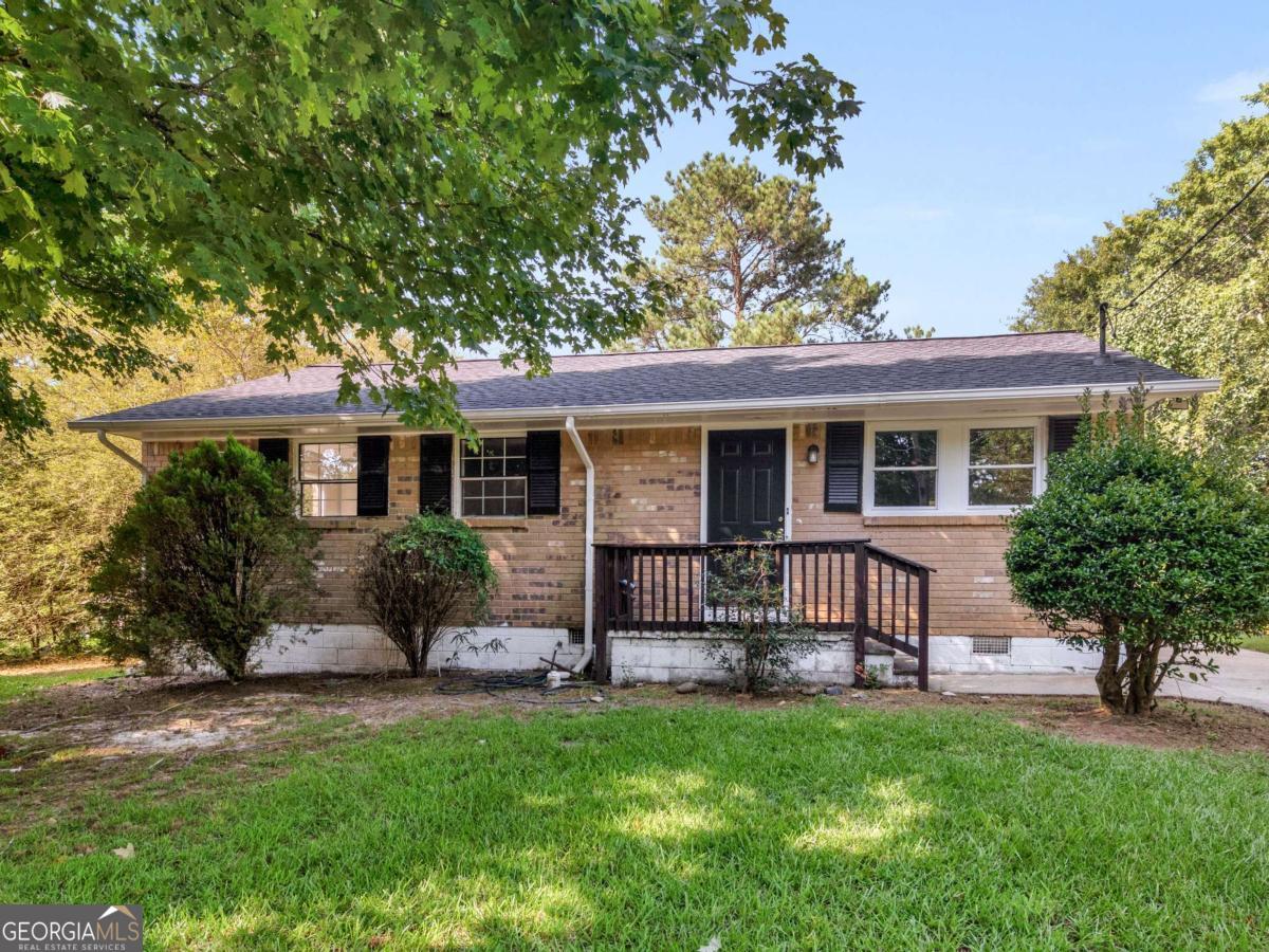 This four sided brick gem is ready for it's new owners! Three bedrooms, 1 bathroom, large living/dining room, updated kitchen with stainless steel appliances, large mudroom/laundry room! New roof, new water heater, new interior paint, new laminate vinyl flooring! Fenced in back yard for the kids or the pets! This one is move in ready! Great for the first time homeowner or an amazing addition to the investor's portfolio!
