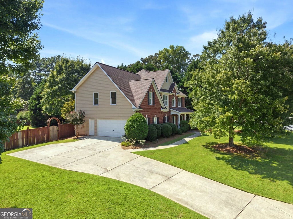 Photo of 2010 Carithers Dr, Marietta, GA 30064 (MLS # 10852404)