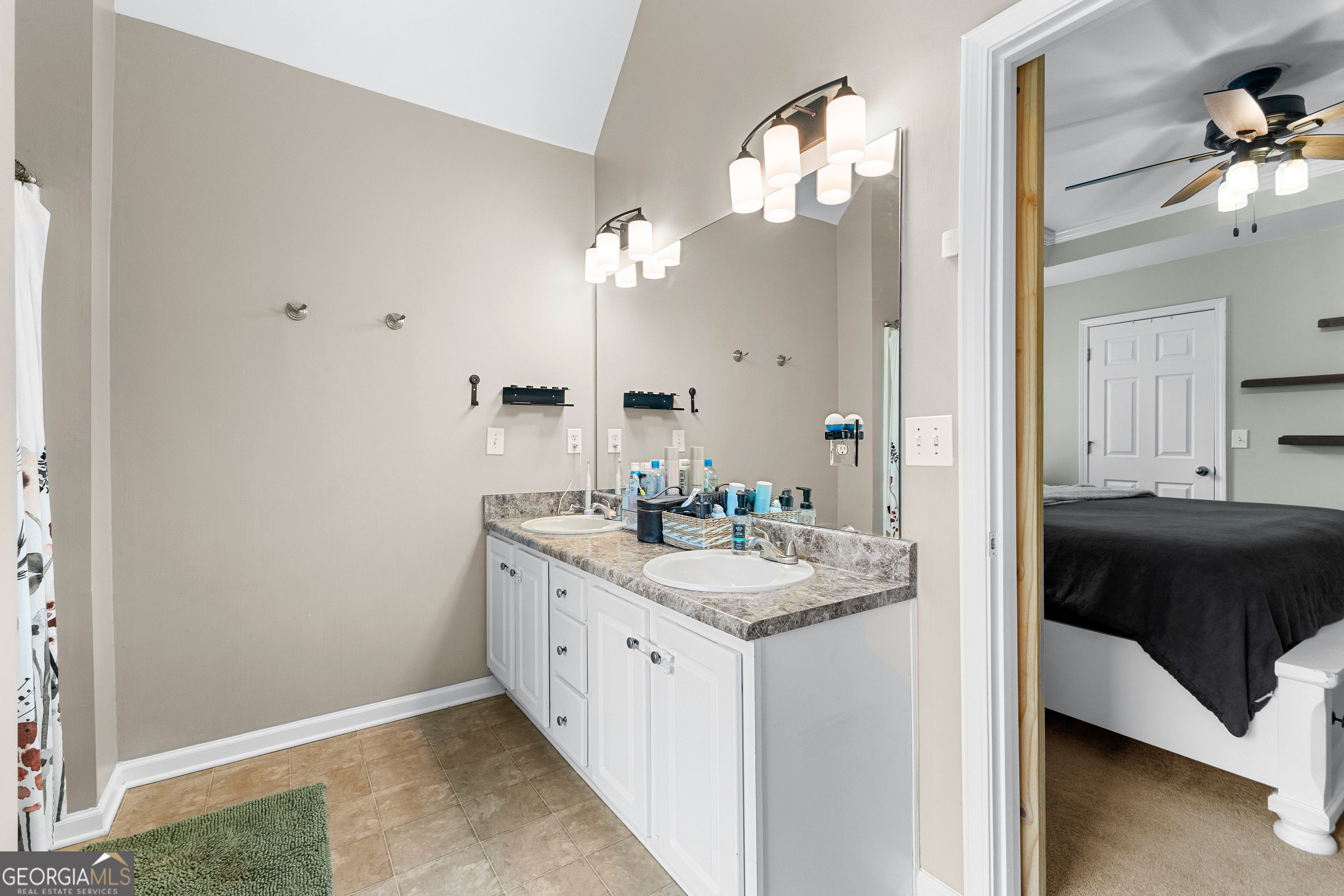 Newnan, Georgia 30265, United States, 3 Bedrooms Bedrooms, ,2 BathroomsBathrooms,Residential,Pending,200813