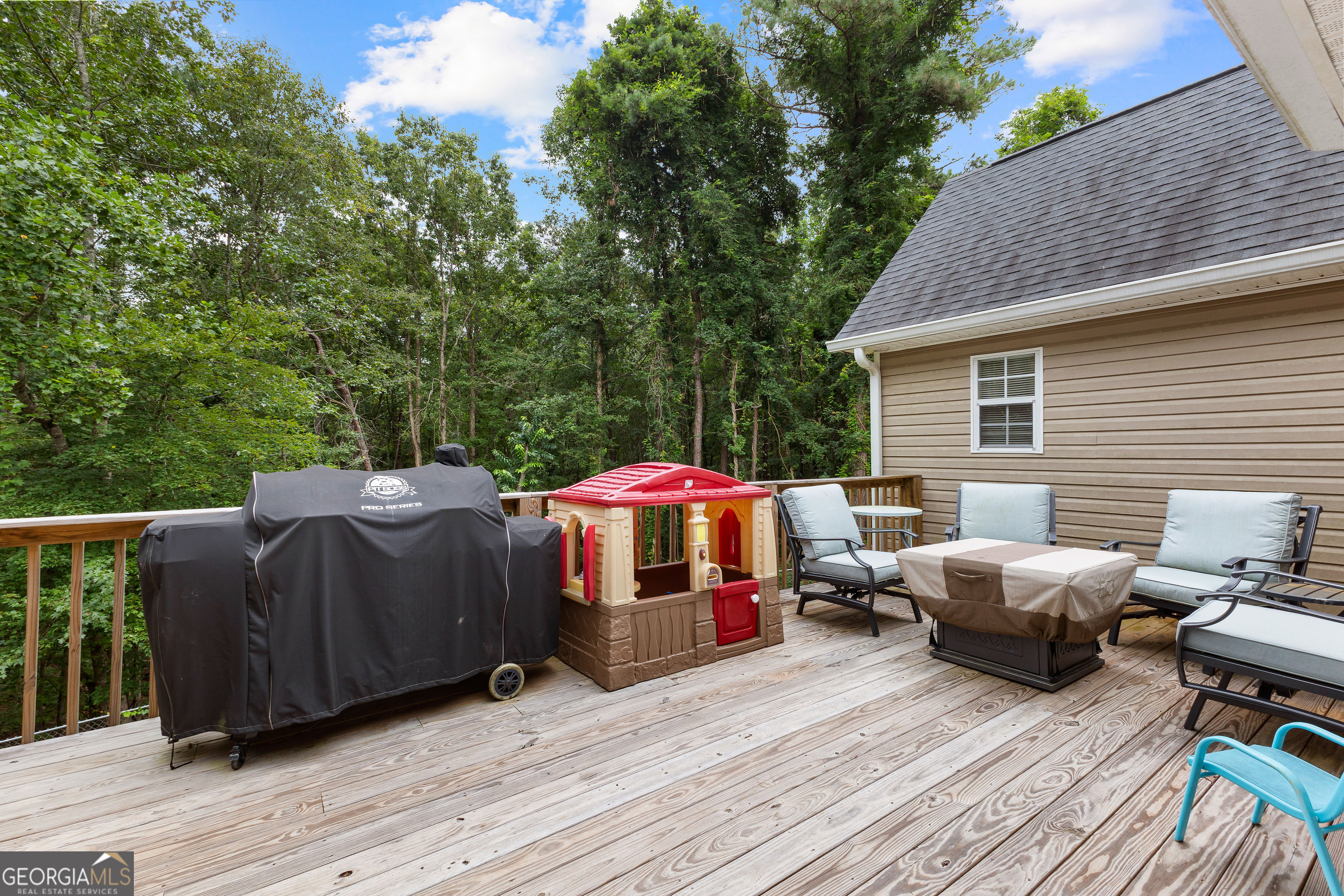 Newnan, Georgia 30265, United States, 3 Bedrooms Bedrooms, ,2 BathroomsBathrooms,Residential,Pending,200813