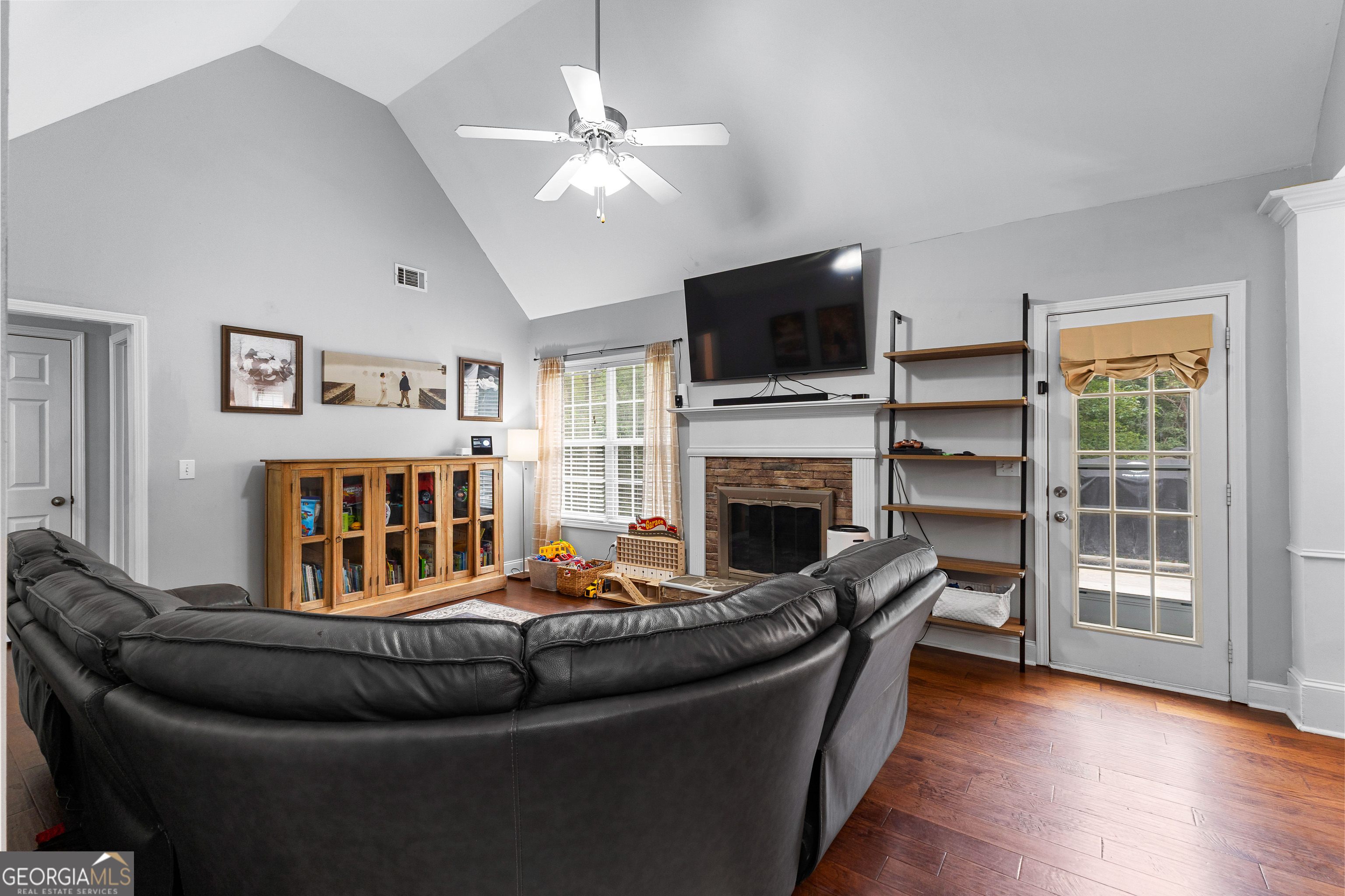 Newnan, Georgia 30265, United States, 3 Bedrooms Bedrooms, ,2 BathroomsBathrooms,Residential,Pending,200813