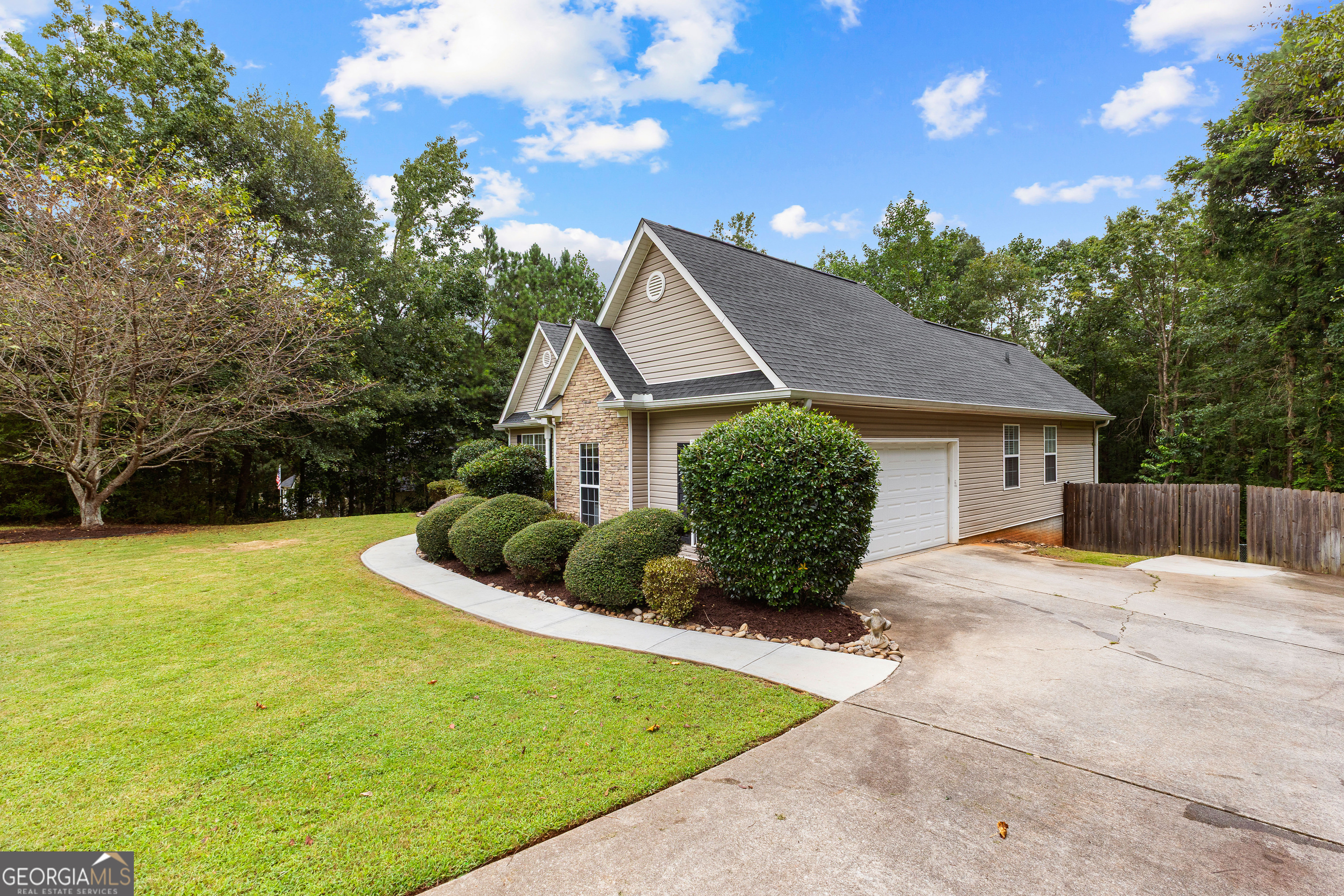 90 Hidden Brook LN
