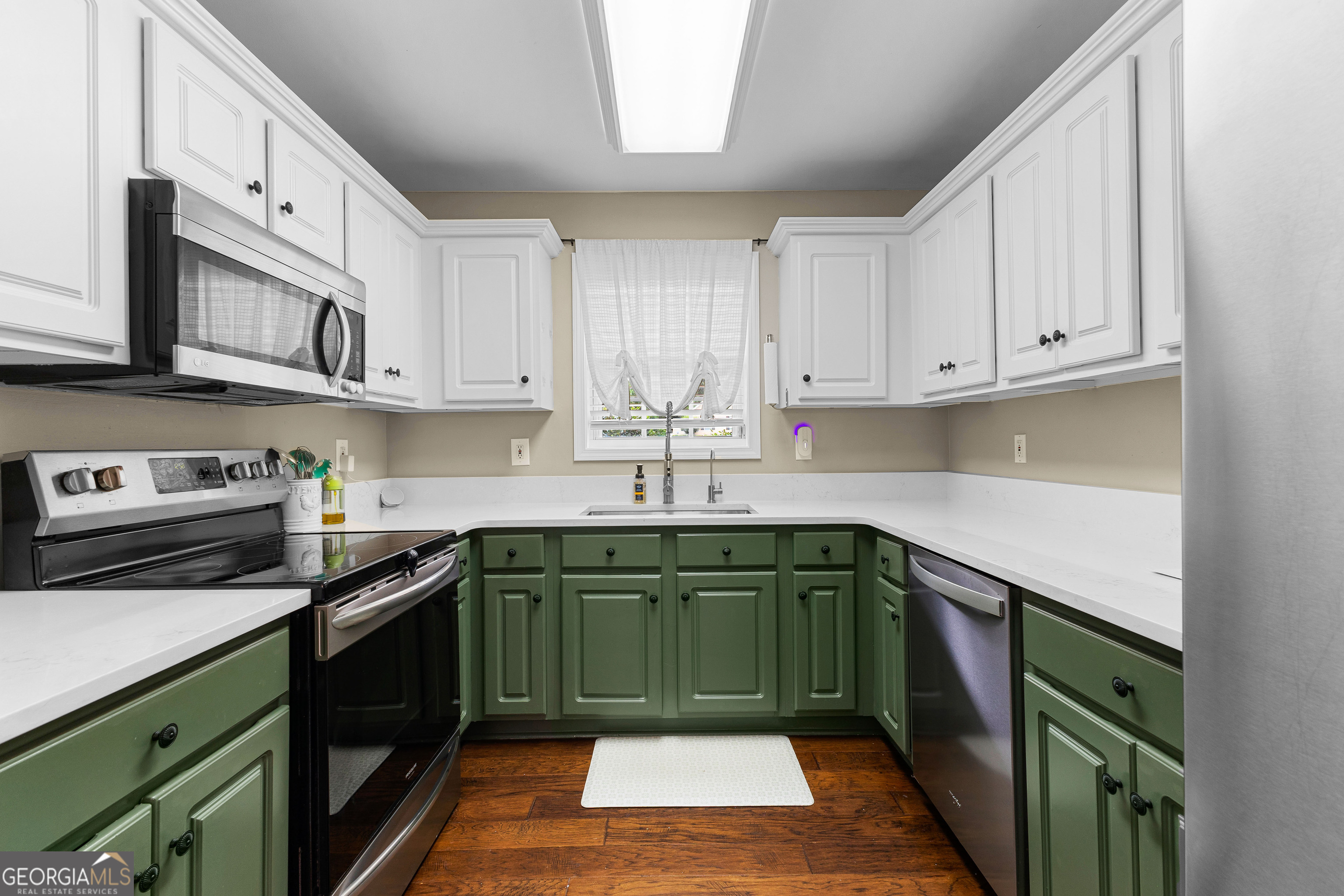 Newnan, Georgia 30265, United States, 3 Bedrooms Bedrooms, ,2 BathroomsBathrooms,Residential,Pending,200813