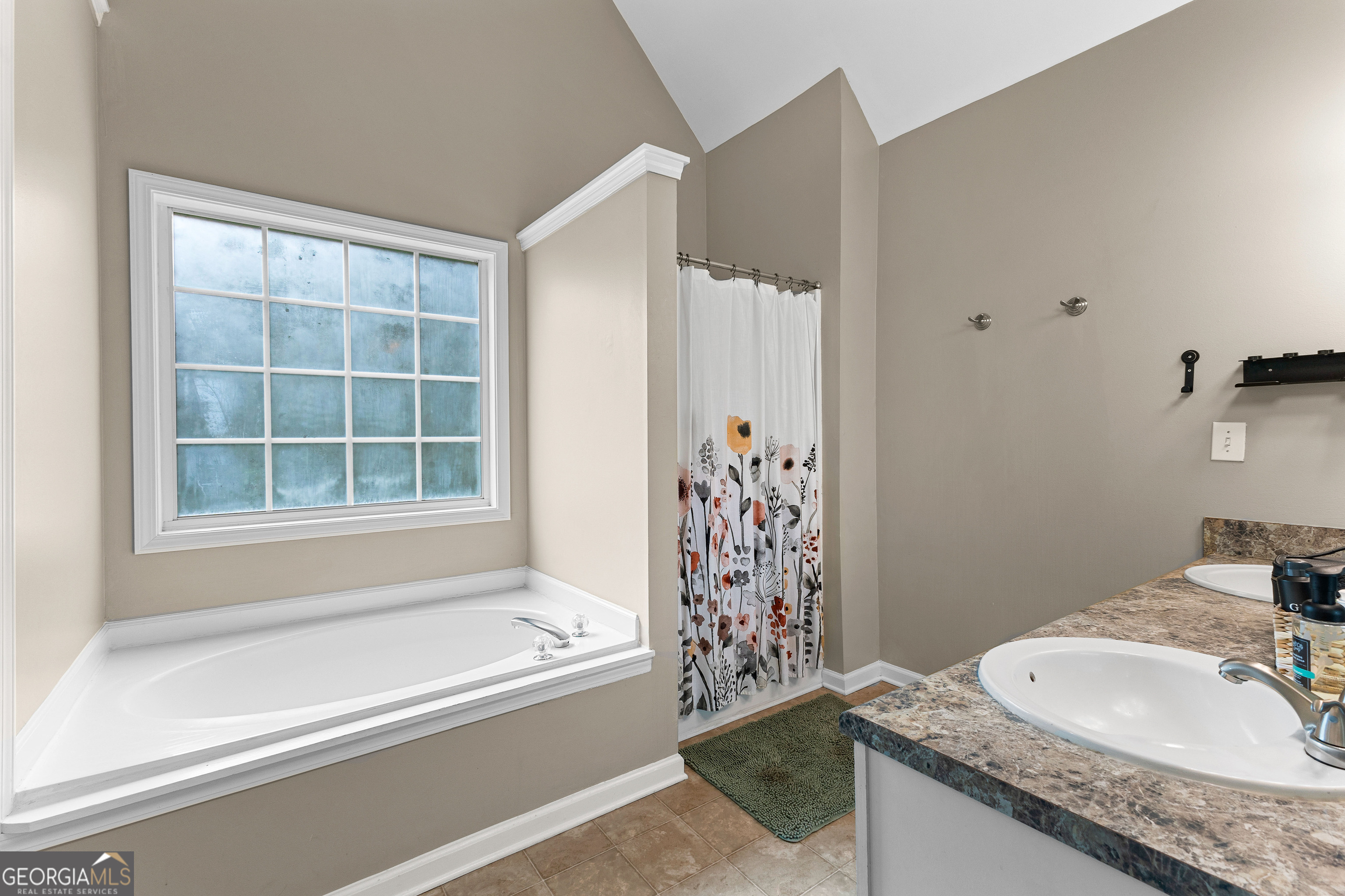 Newnan, Georgia 30265, United States, 3 Bedrooms Bedrooms, ,2 BathroomsBathrooms,Residential,Pending,200813