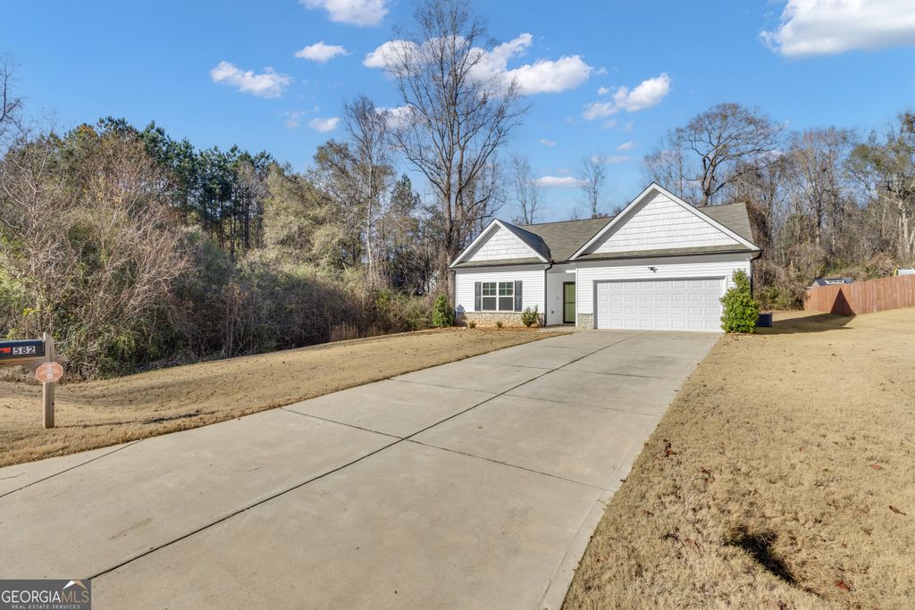 Photo of 582 Griffin Street, Grantville, GA 30220 (MLS # 10654084)