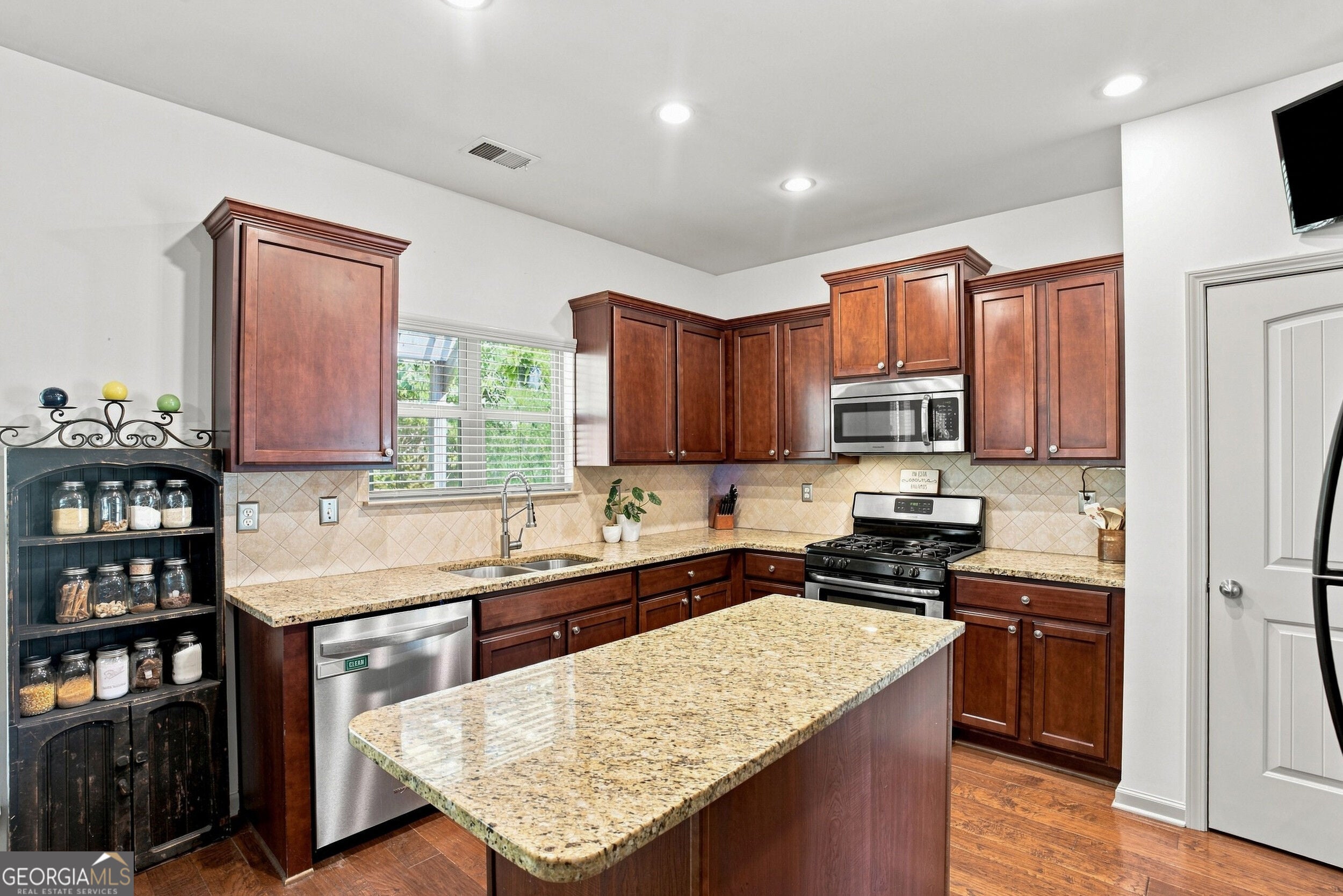 3920 Hunters Walk WAY