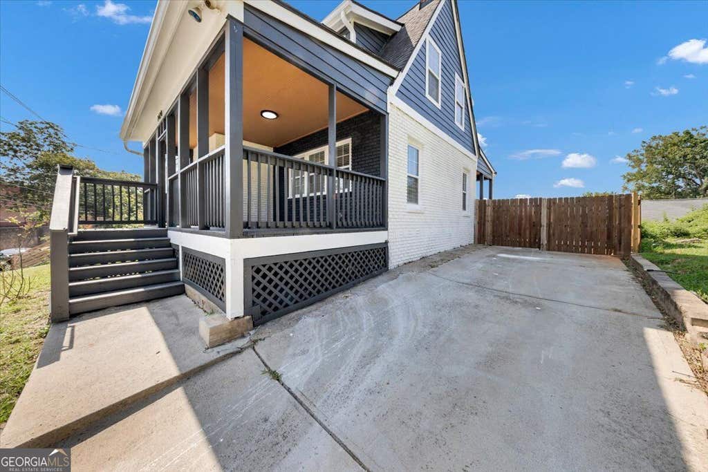 Photo of 1420 Donnelly Avenue SW, Atlanta, GA 30310 (MLS # 10834443)