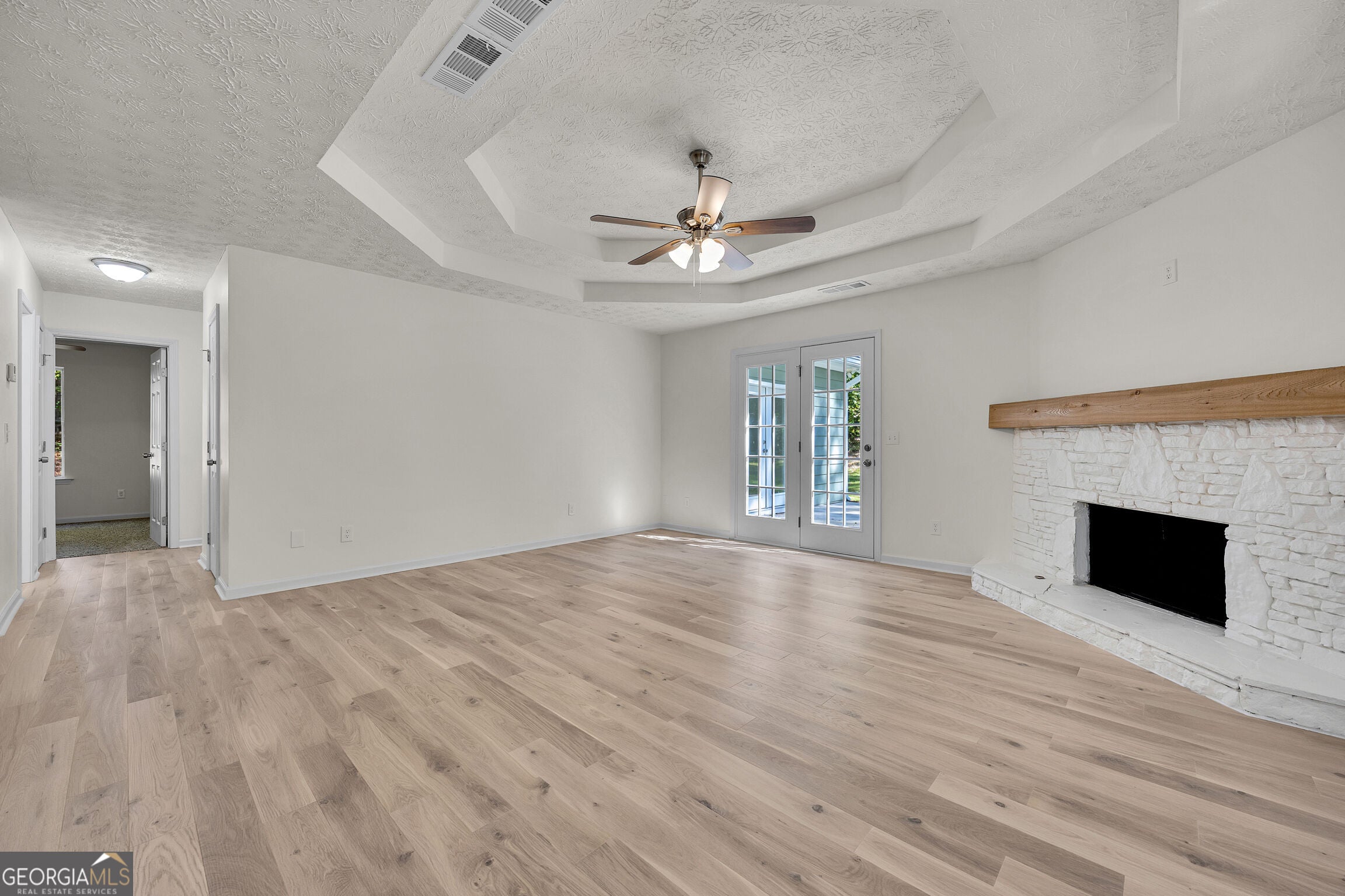 25 Christian Woods LN