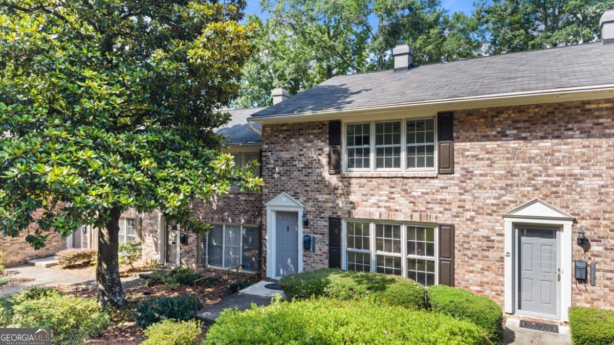 2387 Northlake CT NE