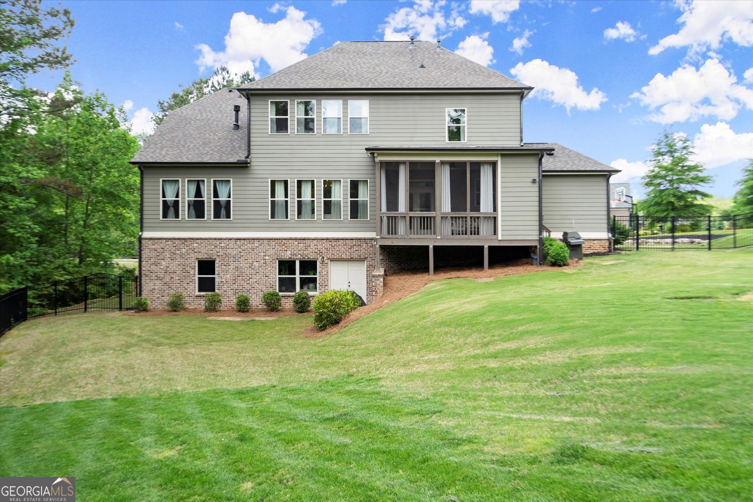 THE MANOR NORTH - Residential