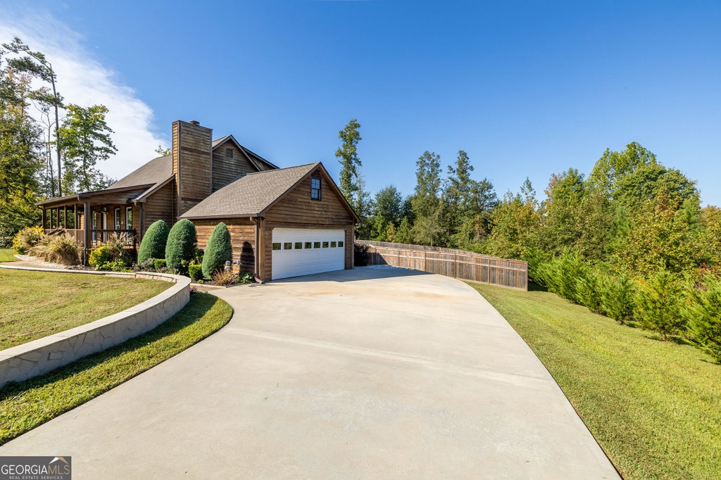 Photo of 295 Victoria Lane, Newnan, GA 30263 (MLS # 10873039)