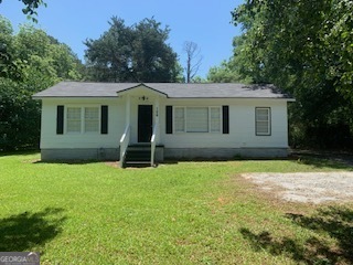 DON'T LET THIS PASS YOU BY, RENOVATED RANCH STYLE HOME IS A MUST SEE, MOVE-IN-READY, PERFECT FOR FIRST-TIME HOME BUYER OR SAVVY INVESTORS,THIS BEAUTIFUL HOME FEATURES 2 BEDROOMS AND 1 BATHROOM, OPEN FLOOR PLAN, NEW SS APPLIANCES, NEW ROOF, FLOORING AND A/C UNIT, LARGE BACK YARD, PERFECT FOR ENTERTAINING, ALSO INCLUDE A 3 CAR WORKSHOP GREAT FOR DIY PROJECTS ALSO. REMOTE CEILING FANS IN BEDROOMS, DINNIG AREA, AND DECK. CONVENIENT TO DINING, SHOPPING, AND INTERSTATE I-20.