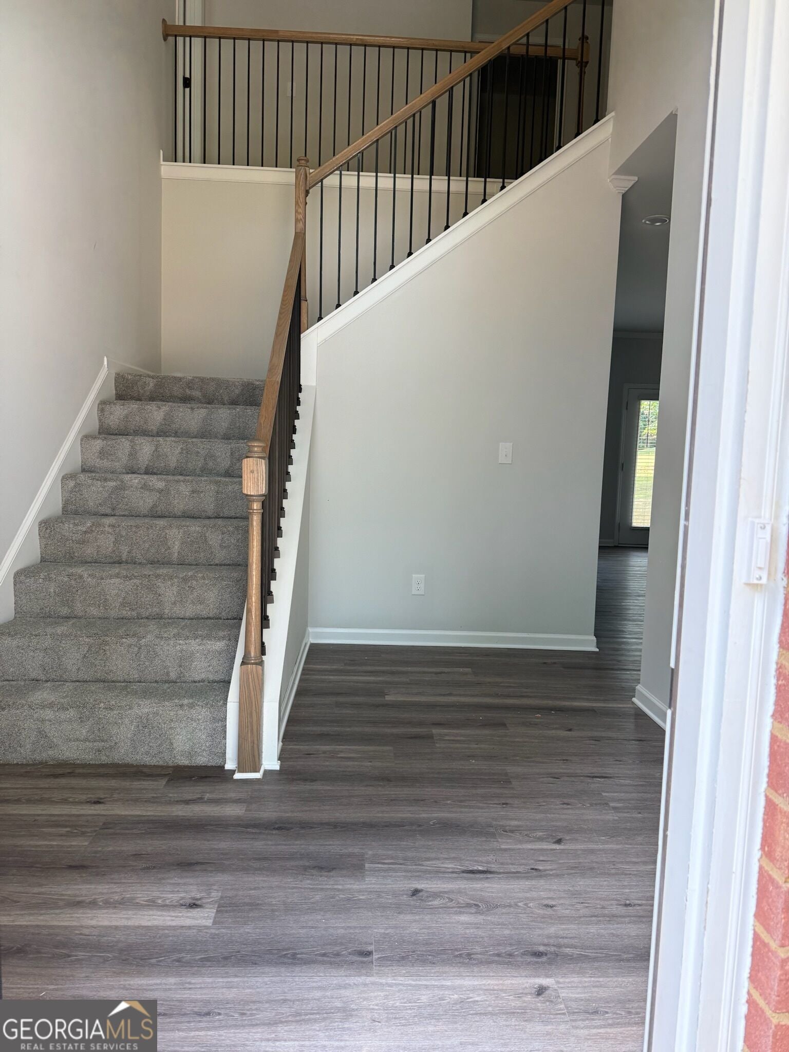 116 Hampton WAY