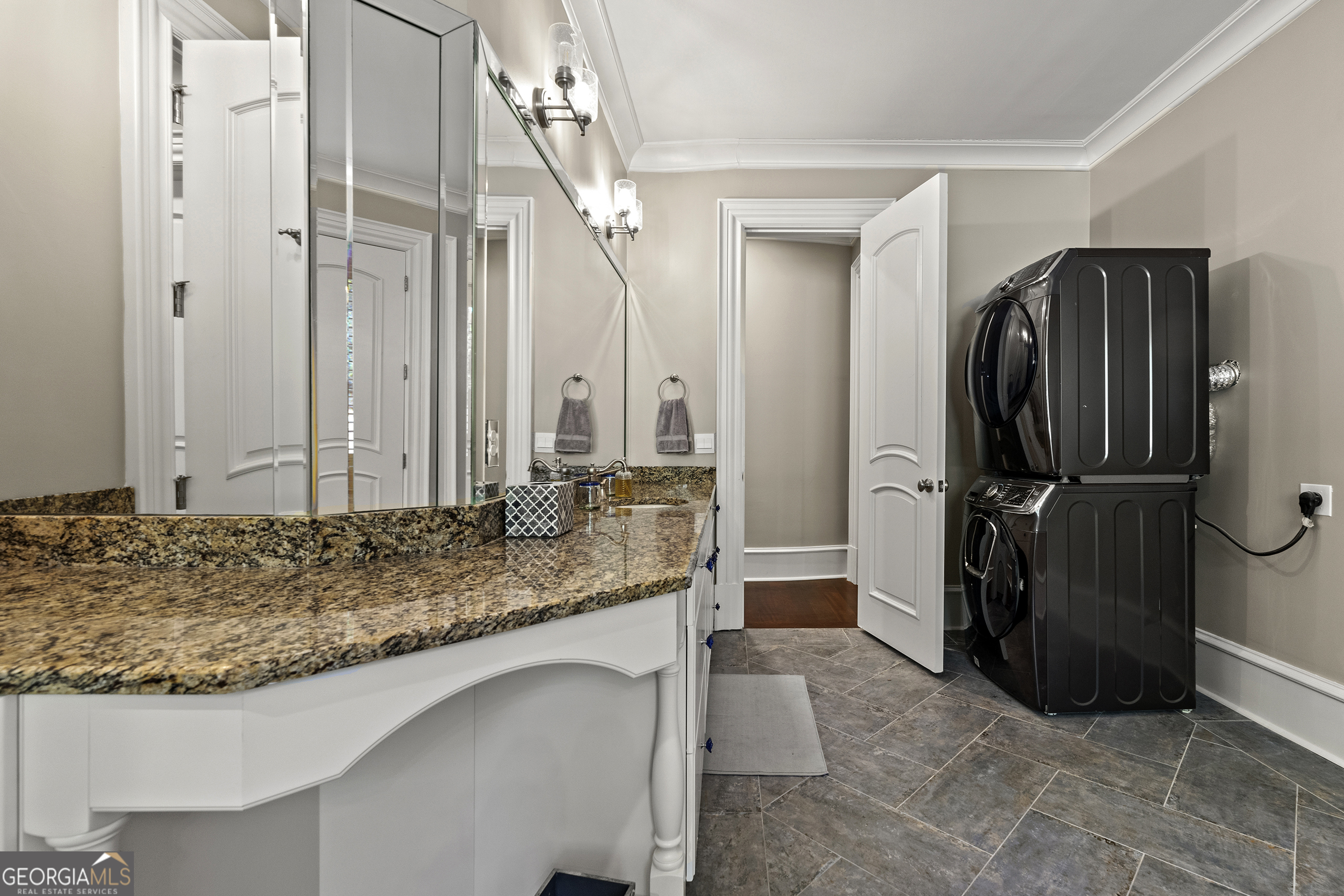 Fayetteville, Georgia 30214, United States, 6 Bedrooms Bedrooms, ,8 BathroomsBathrooms,Residential,Pending,84677