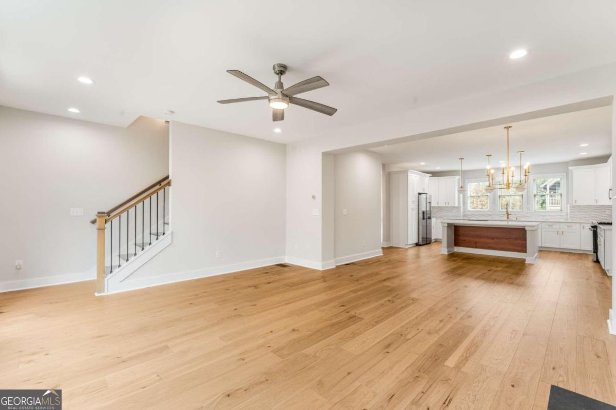 370 THRASHER ST 2
