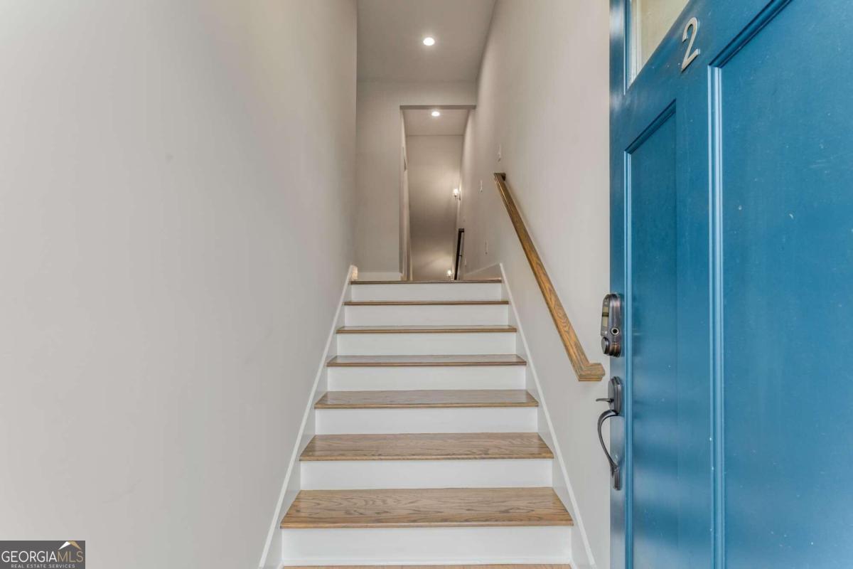 370 THRASHER ST 2