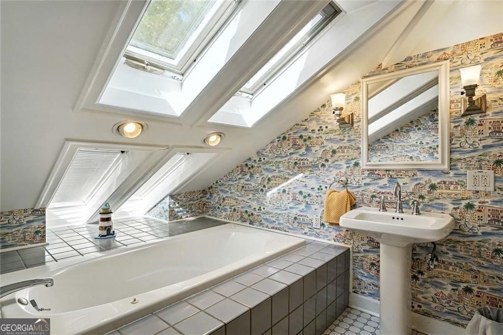 PEACHTREE HEIGHTS - Residential