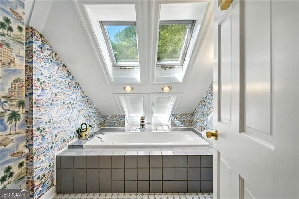PEACHTREE HEIGHTS - Residential